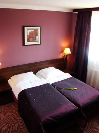 Отель Hotel Azalia & Spa Неполомице Двухместный номер с 1 кроватью или 2 отдельными кроватями-1