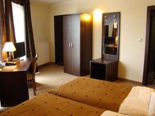 Отель Hotel Azalia & Spa Неполомице Двухместный номер с 1 кроватью или 2 отдельными кроватями-10
